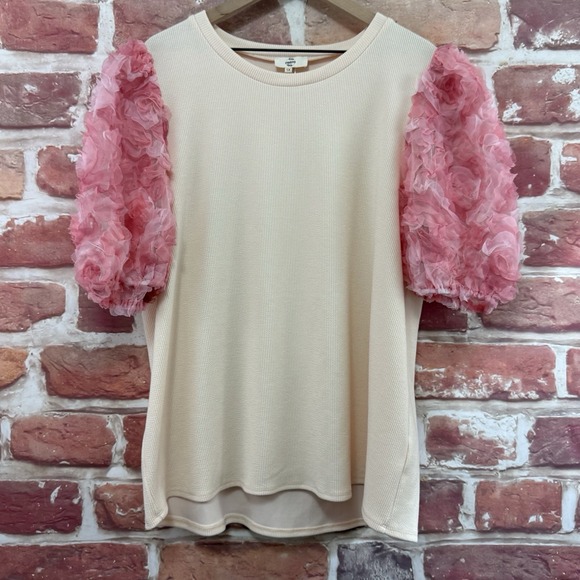 entro Tops - Entro Top Women's 1X Cream Pink Chic Floral Rosette Sleeve Casual Knit Shirt